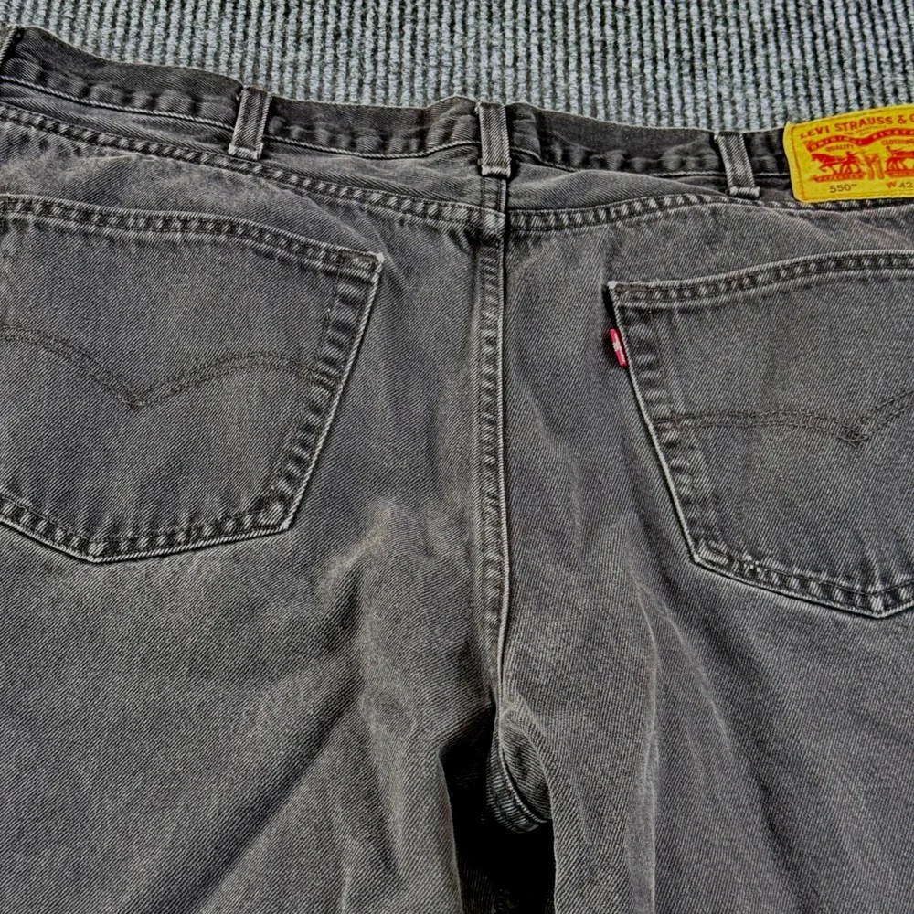Levis 550 Relaxed Fit Tapered Leg Jeans Mens 42x30 Faded Black Denim 00550-0260